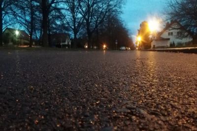 Opravená ulice 10. června 1942 v Lidicích.