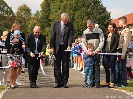 Slavnostní otevření parku v Lidicích