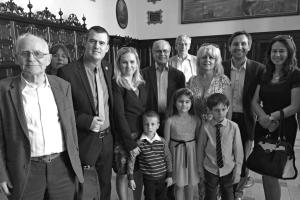 Dr. Ernst Uhl (první zleva) na snímku z roku 2016, při setkání s lidickými občany a přáteli